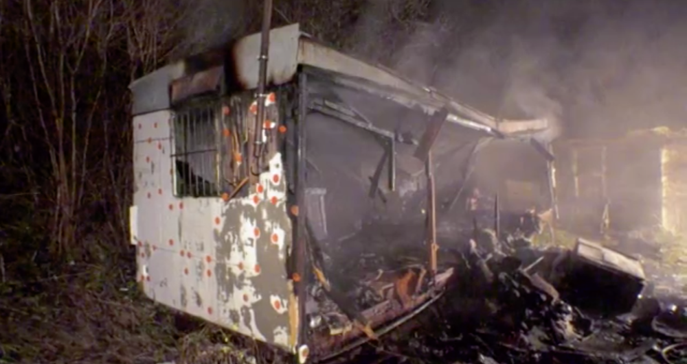 Starčeka našli bez známok života vo vyhorenej unimobunke 