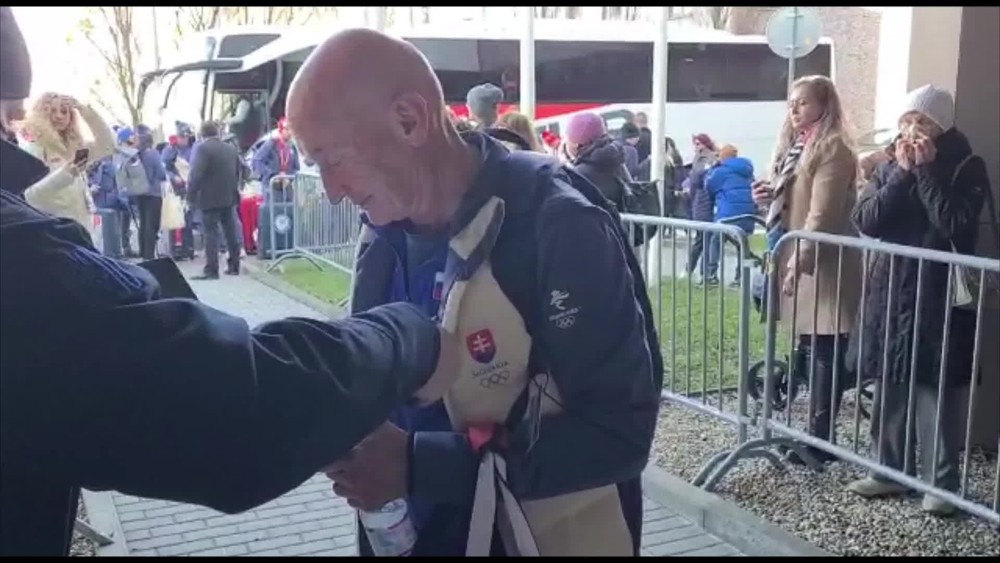 [multi] Prišli do hotela 180