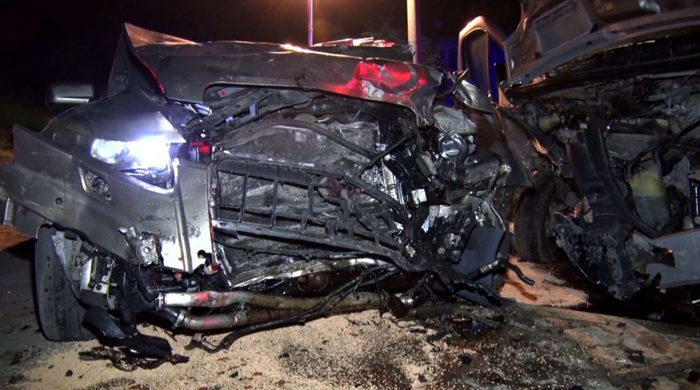 Čelná zrážka osobného auta a dodávky