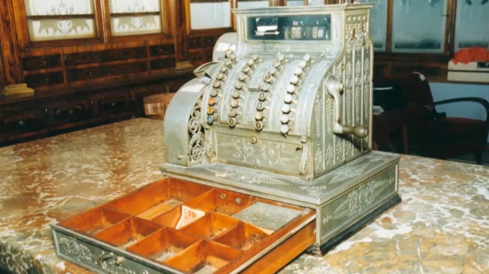 Mobiliár je presťahovaný