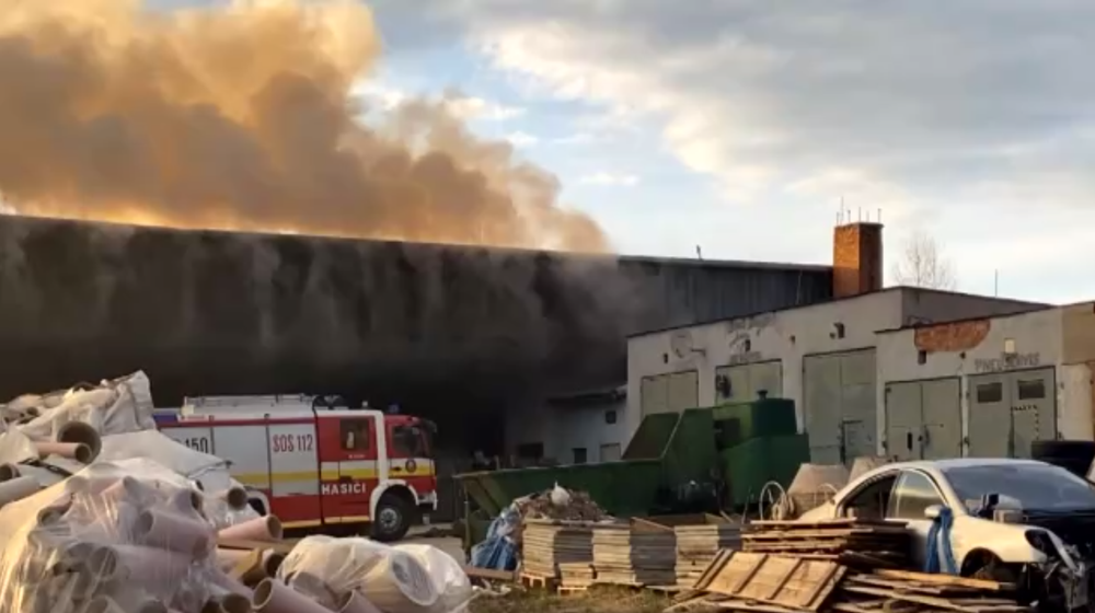 Halu na výrobu peliet zachvátili plamene