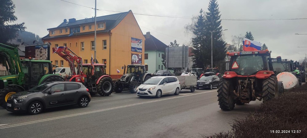 farmari protesty DOLNÝ KUBÍN (2)