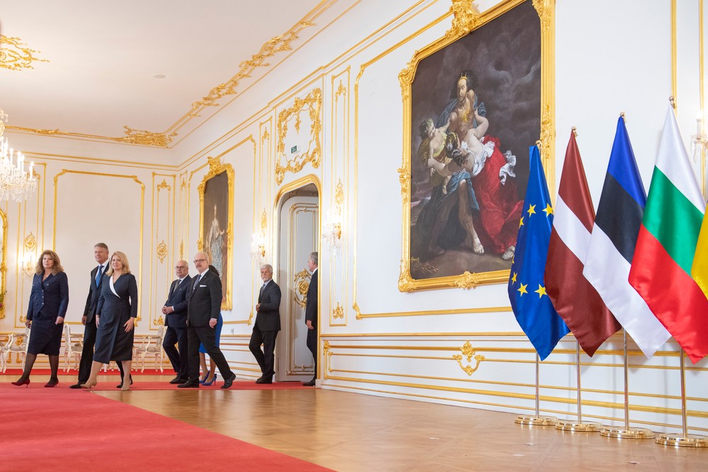 Slovensko politika summit samit B9 lídri NATO Bratislava (1)