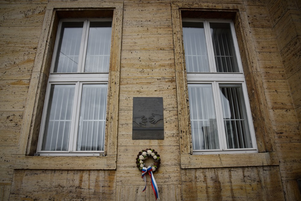 Prezidentka Zuzana Čaputová si spolu s prezidentom ČR Milošom Zemanom v Bratislave pripomínajú udalosti zo 17. novembra