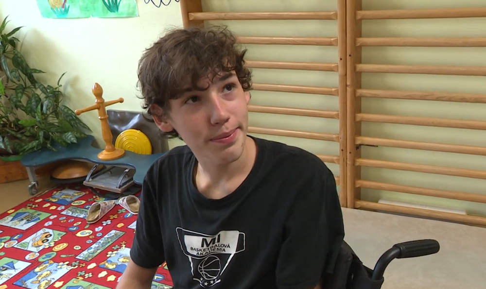 Mladého Lukáša zasiahol elektrický prúd. Teraz sa chce už vrátiť domov a znovu chodiť