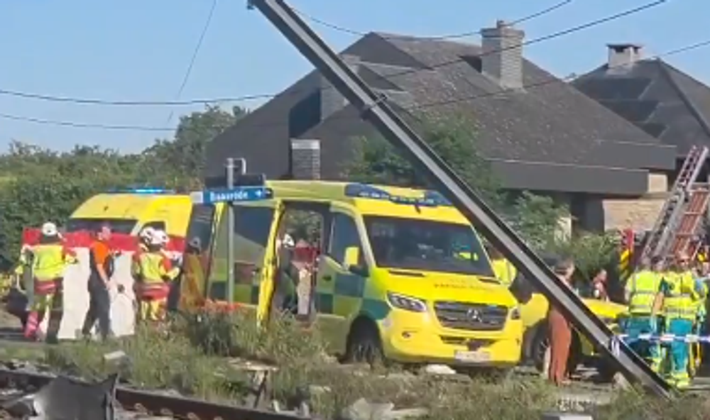 Vlak narazil do školského autobusu v Belgicku 2