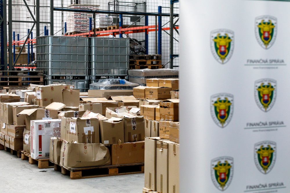 Bratislava FS falzifikáty parfumy zachytenie médiá fejkove parfumy (4)