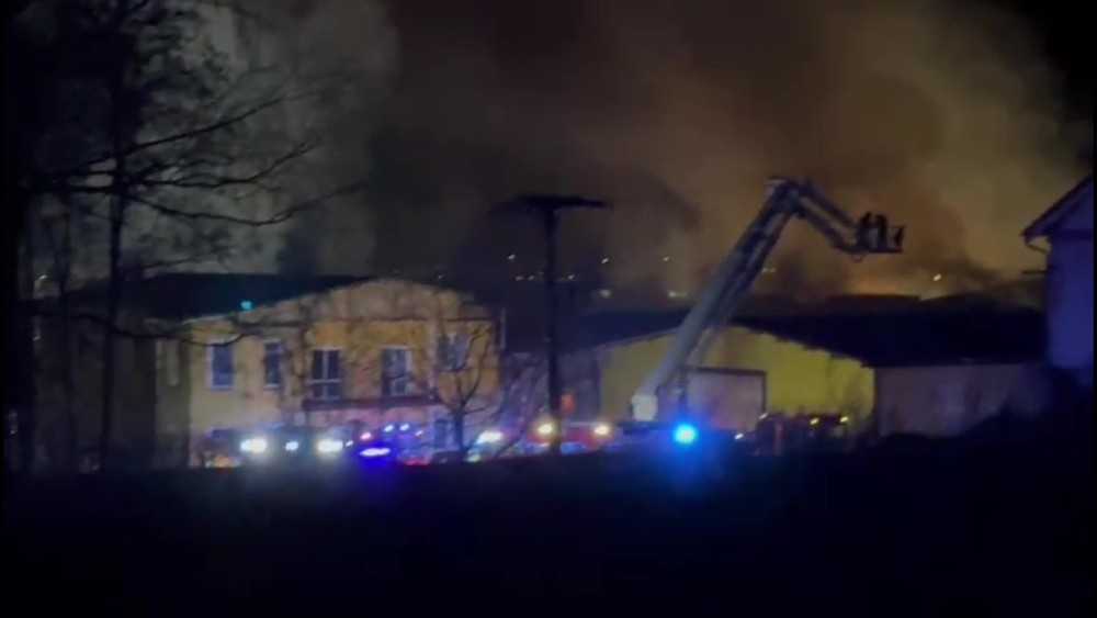 [multi] Požiar haly v Moravskom Svätom Jáne 524