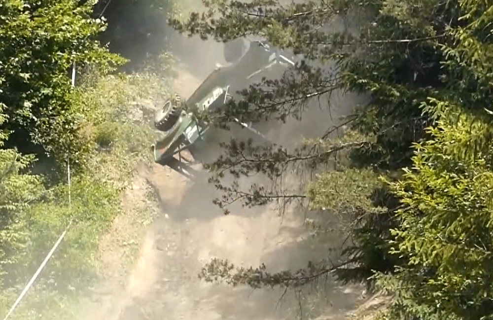 Mladý jazdec nezvládol terén a niekoľkokrát sa prevrátil