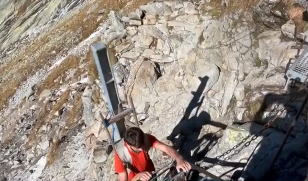 Turistov v Tatrách prekvapila netradičná vynáška na Chatu pod Rysmi 