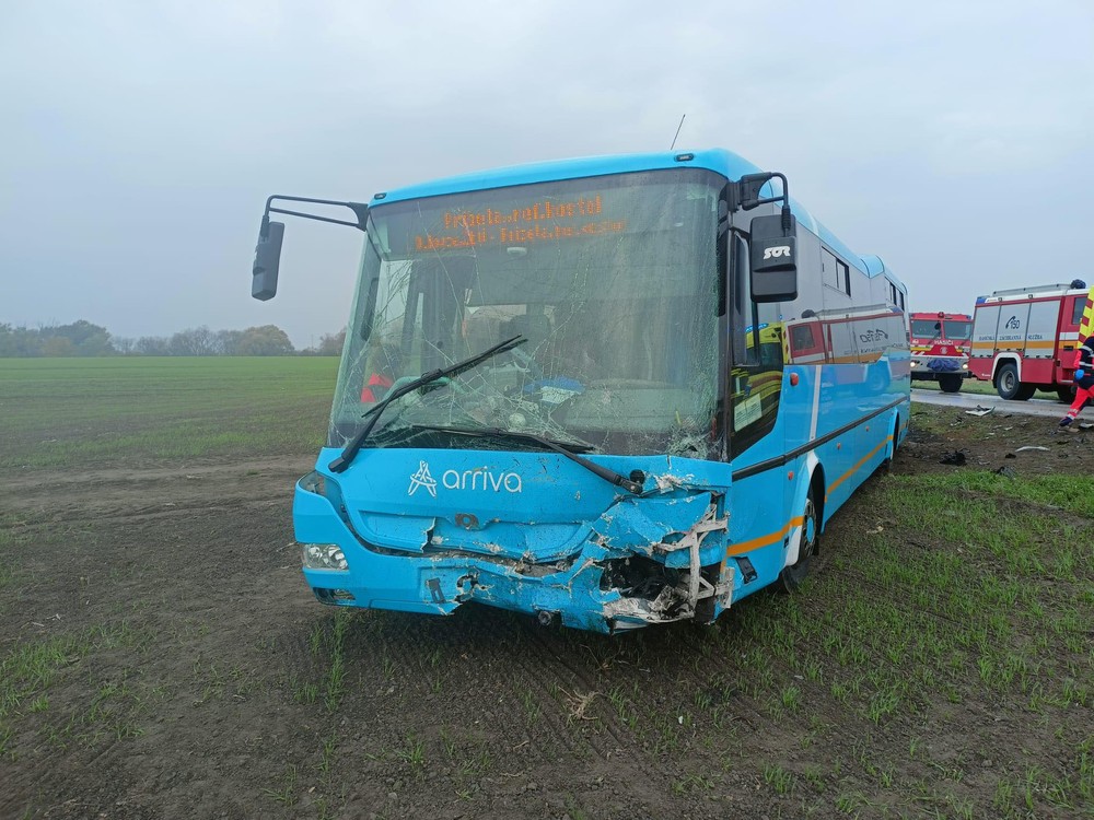 Zrážka auto autobus