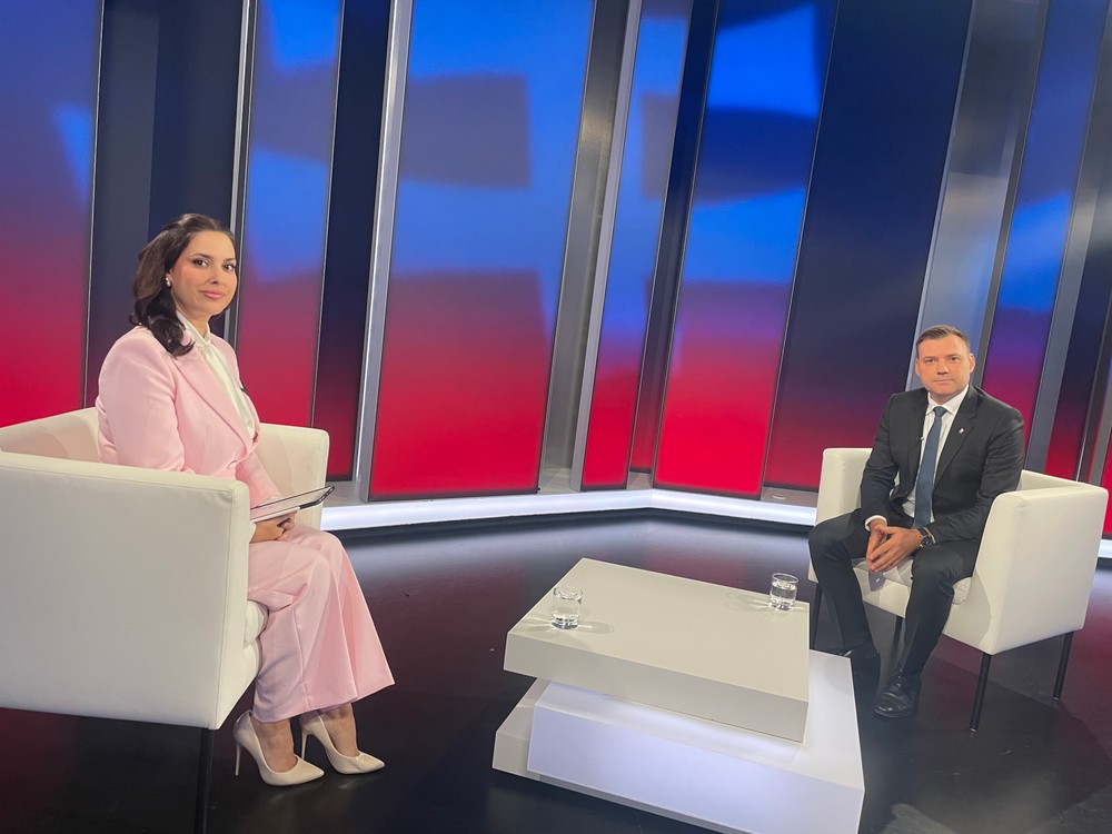 Politika 24 s Tomášom Tarabom
