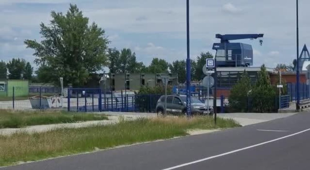 [multi] Na vodnom diele v Čunove vytiahli telo človeka 8575