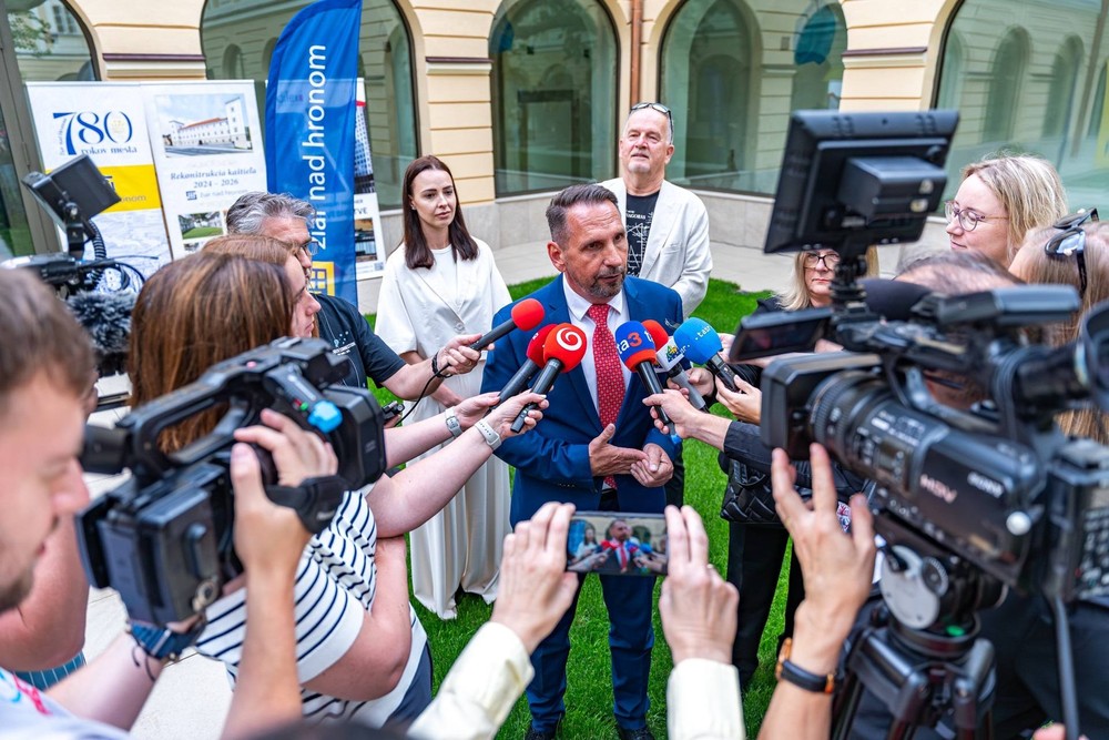 V Žiari nad Hronom otvorili zrekonštruovaný kaštieľ