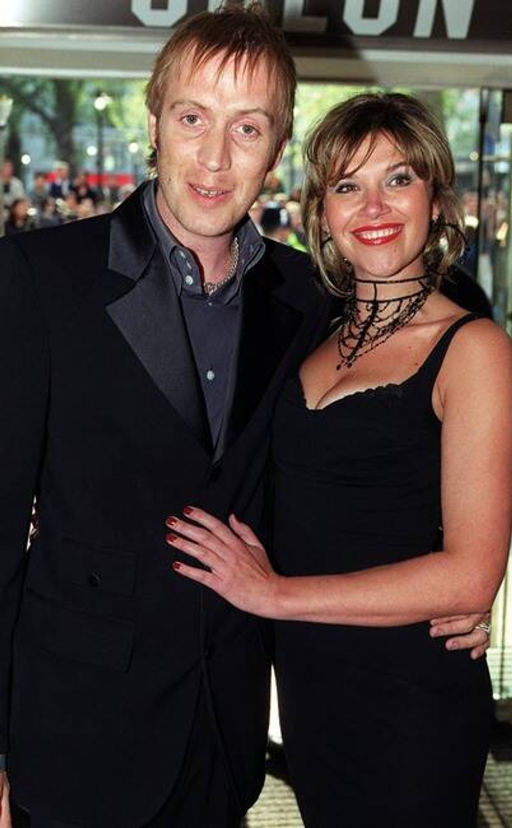 Rhys Ifans a Jessica Morris