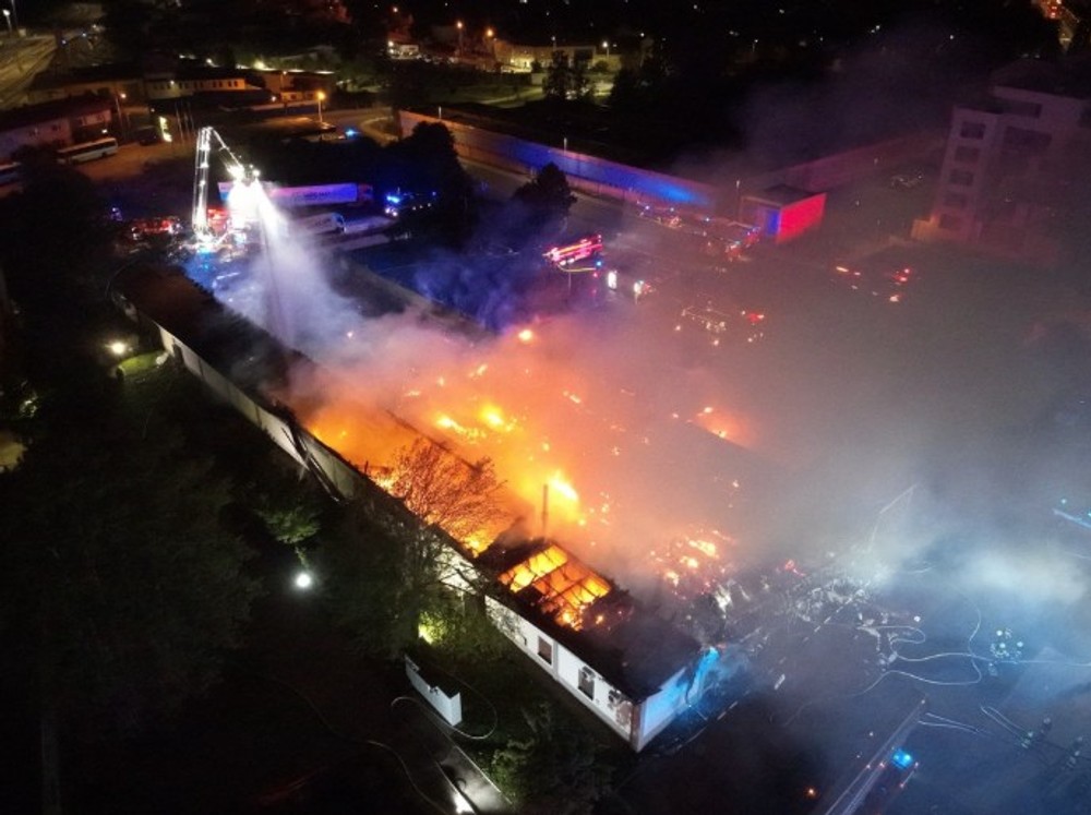 V Kladne zhorela predajňa Lidl