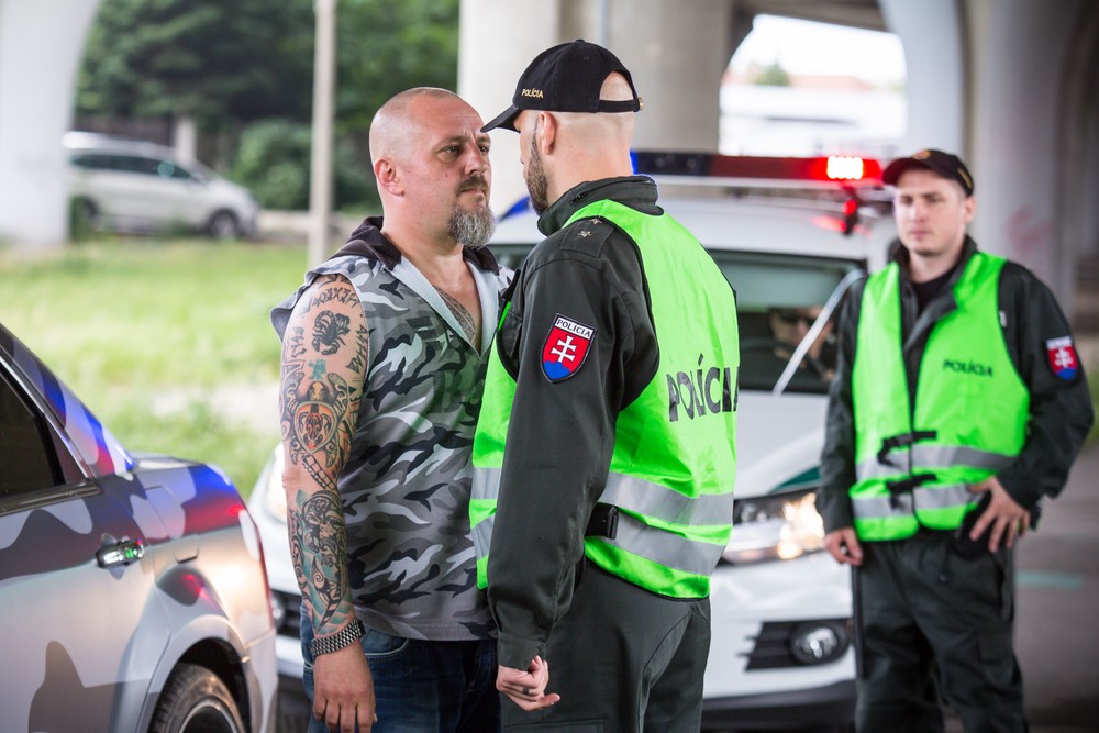 Herec Gejza Benkő, seriál Za sklom.jpg