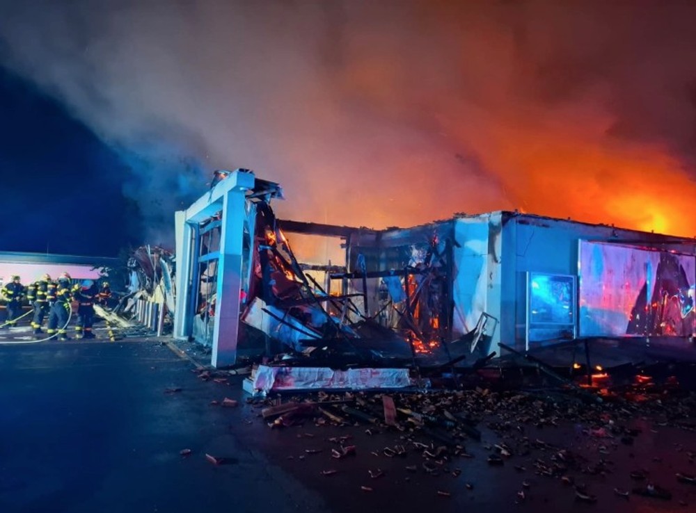 V Kladne zhorela predajňa Lidl