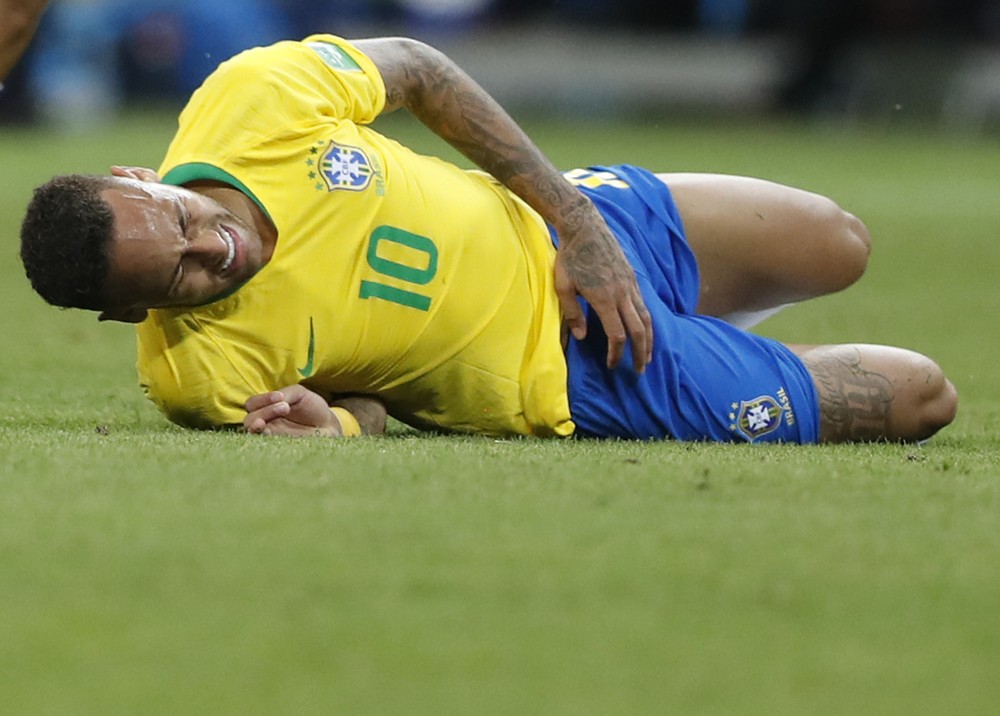 Neymar na trávniku