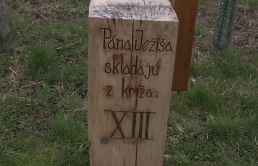 Veľkonočné sochy u rezbára  2