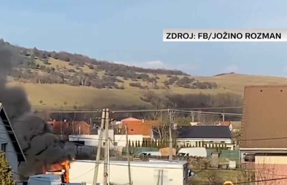 Pri Prešove horel počas jazdy kamión