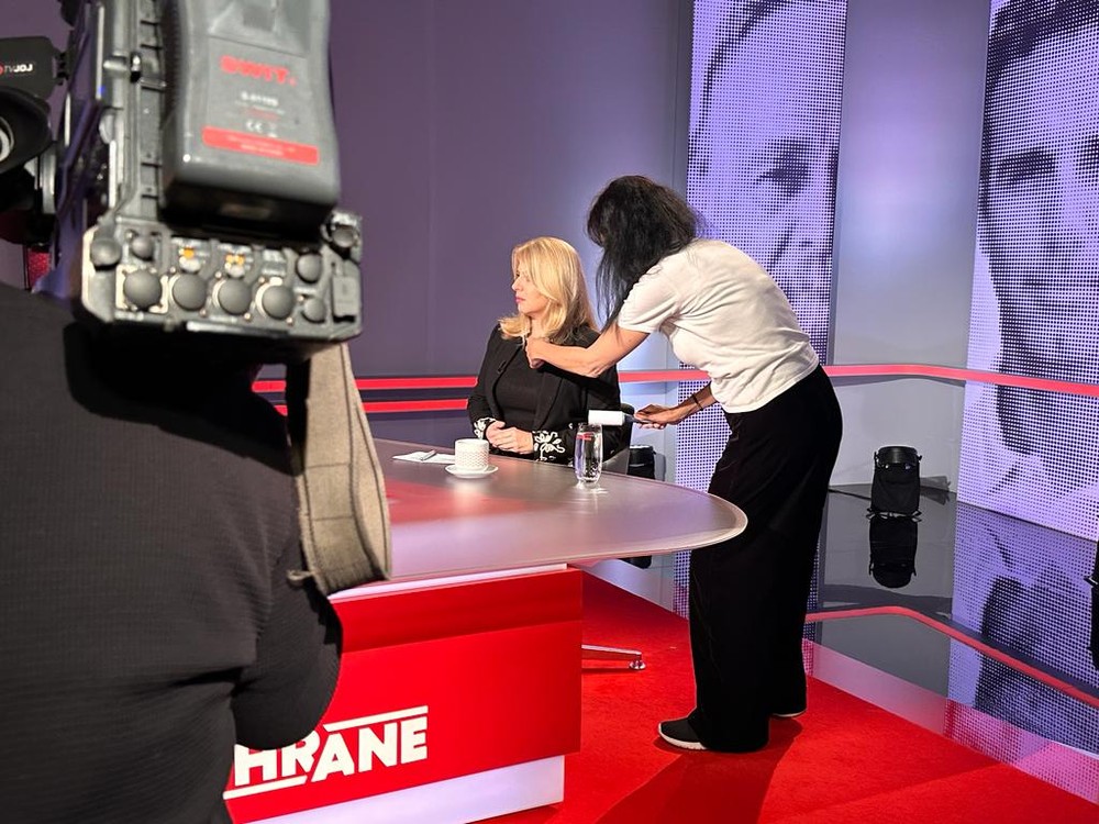 e1e202e8-10b2-41f9-9231-b9fb982d9ed9