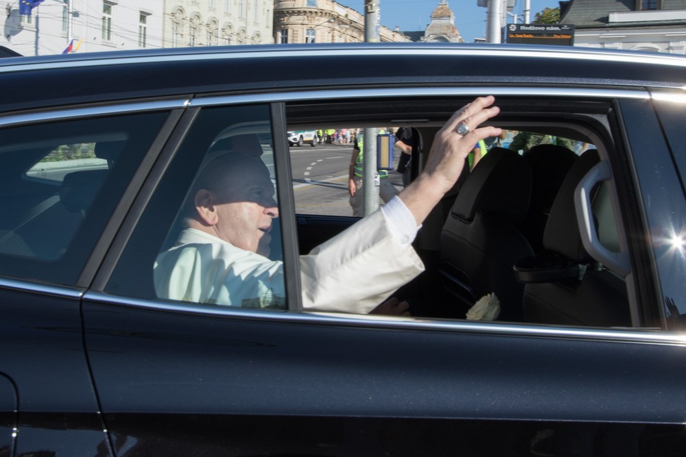 Pápež František pred Prezidentským palácom