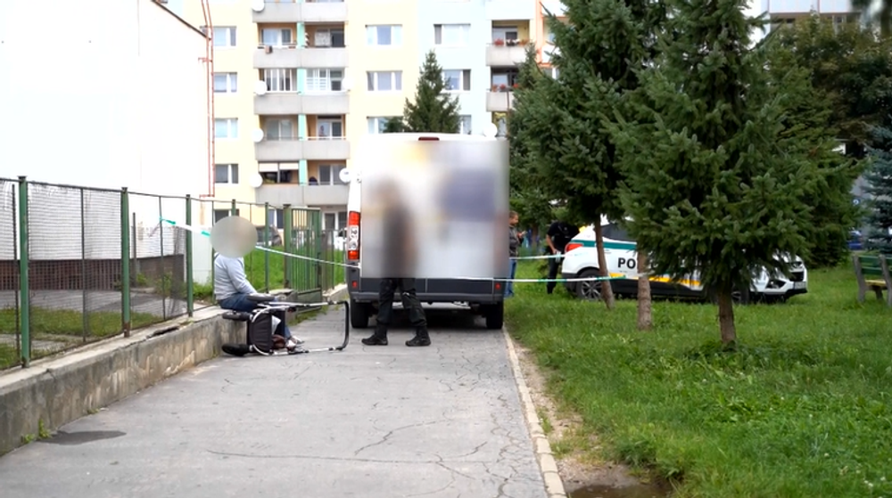 Kuriérska dodávka vrazila do kočíka. Otca pri náraze odhodilo a dieťa prevrhlo