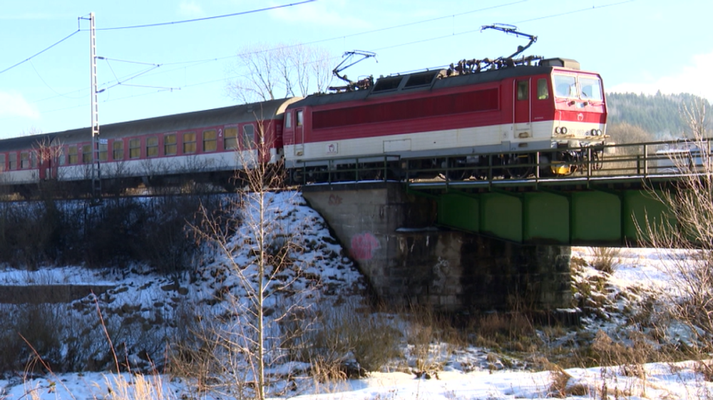Pri tragickej nehode vyhasol život mladíka. Cez železničné priecestie sa vydal aj napriek výstražnej signalizácii