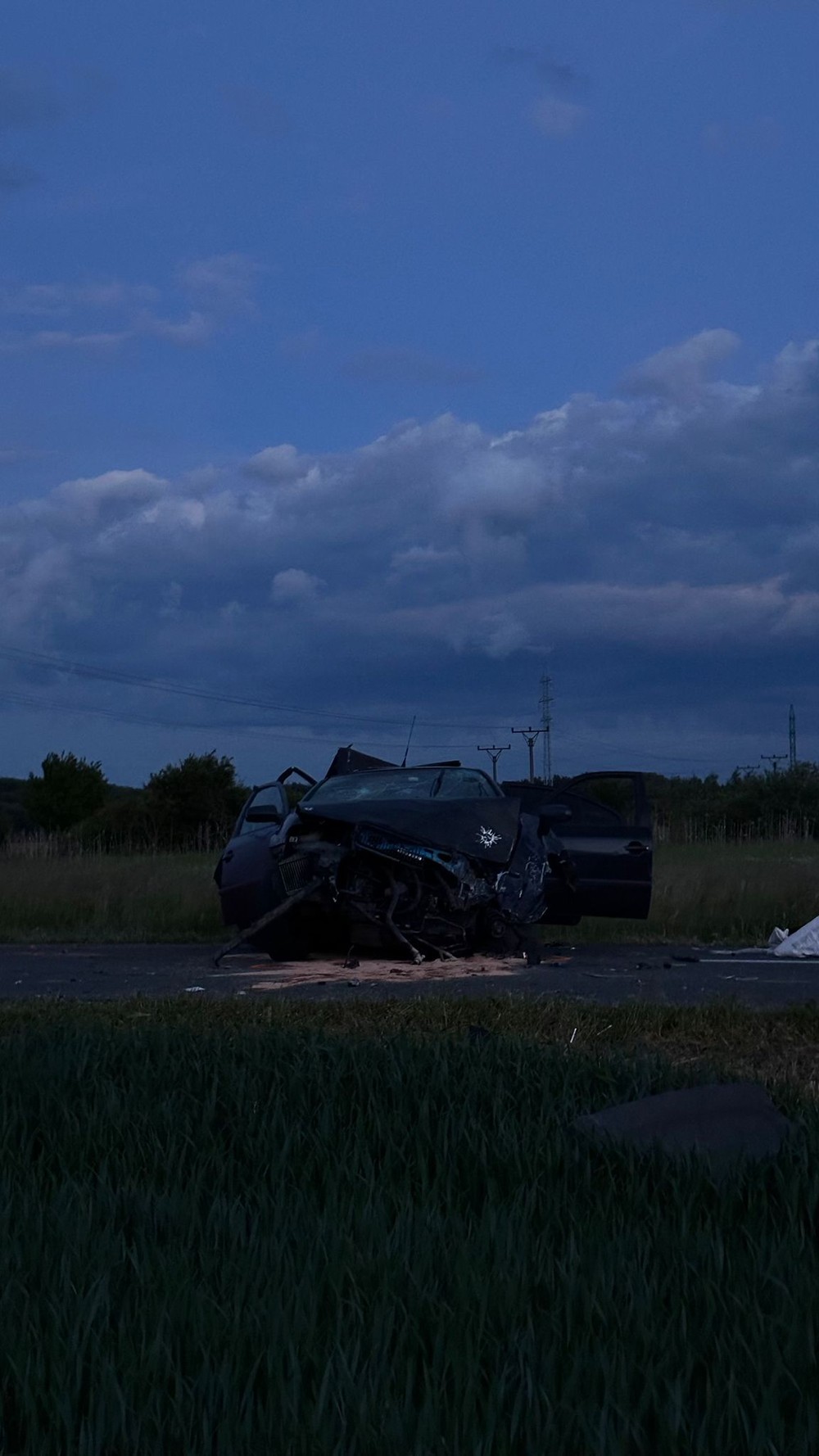 Nehoda s 3 osobami v aute pri obci Kuklov