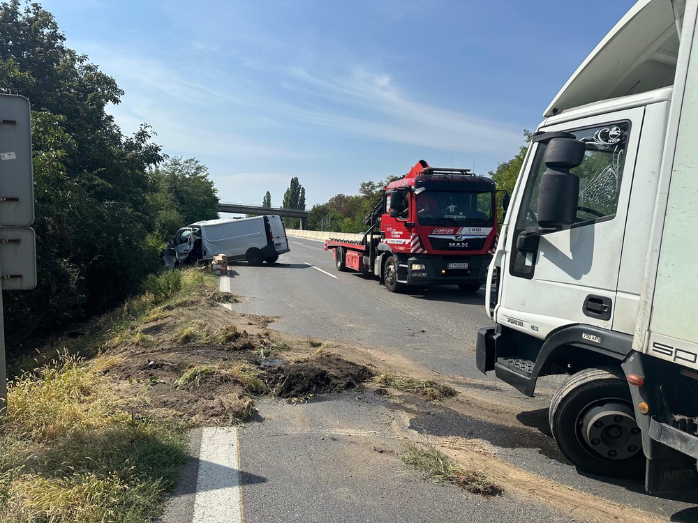 Nehoda kamiónu a dodávky