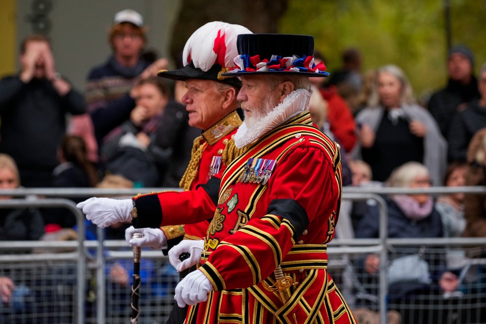 Británia sa lúči s kráľovnou Alžbetou II.