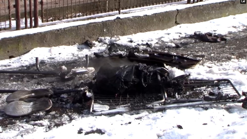 V izbe rodinného domu vznikol požiar, pravdepodobne ho spôsobila nabíjačka v zásuvke