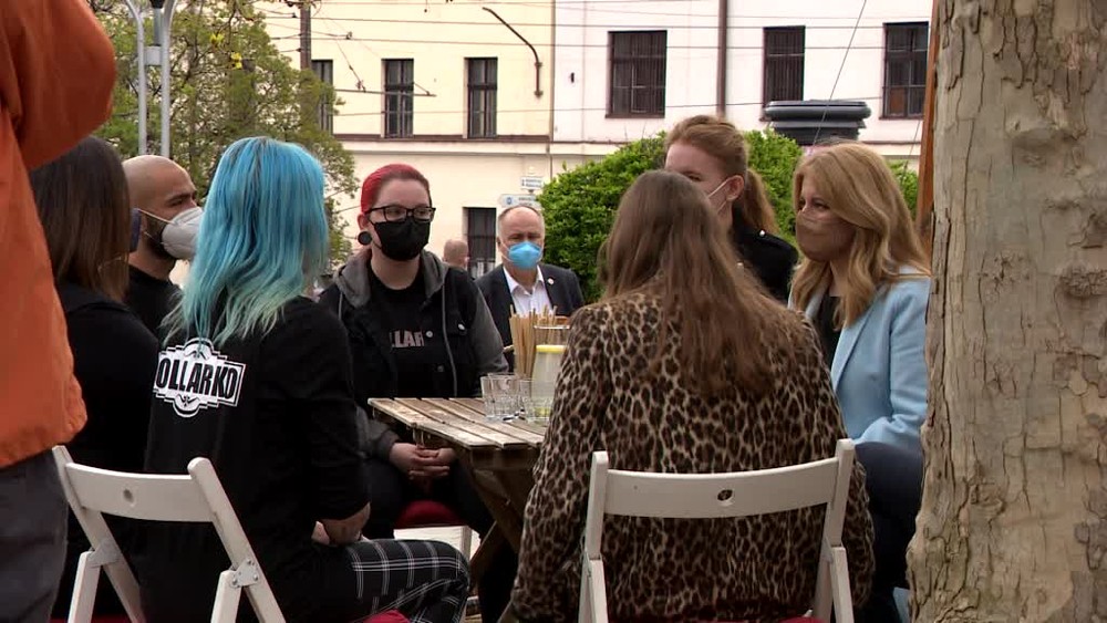 [multi] Prezidentka v kaviarni Kolárko 4713