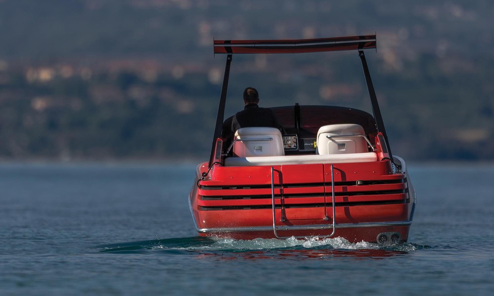 Riva Ferrari 32