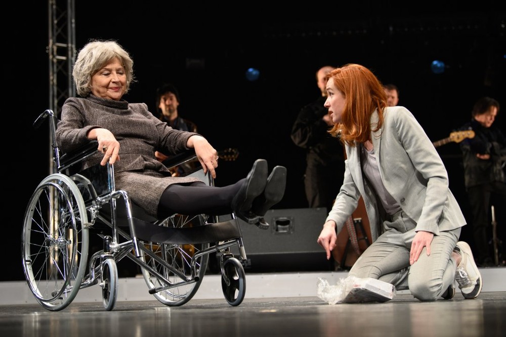 emilia_vasaryova_groupie_tana_pauhofova_novinarka