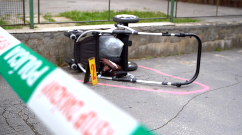 Kuriérska dodávka vrazila do kočíka. Otca pri náraze odhodilo a dieťa prevrhlo