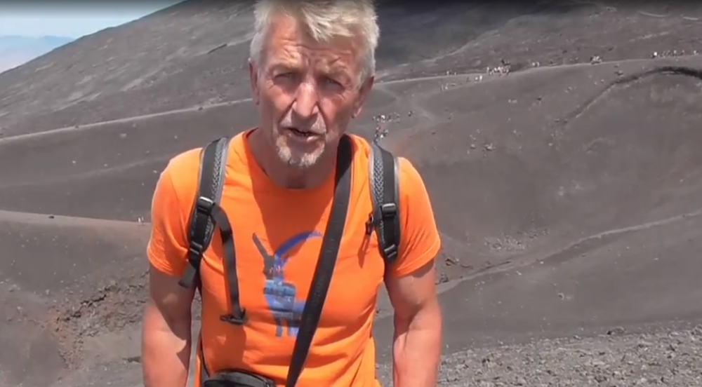 Redaktor TV JOJ vystúpil na dymiacu Etnu