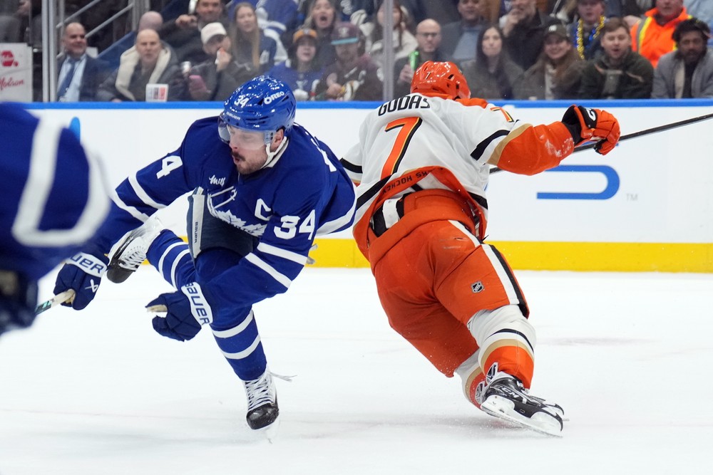 Ducks_Maple_Leafs_Hockey172922