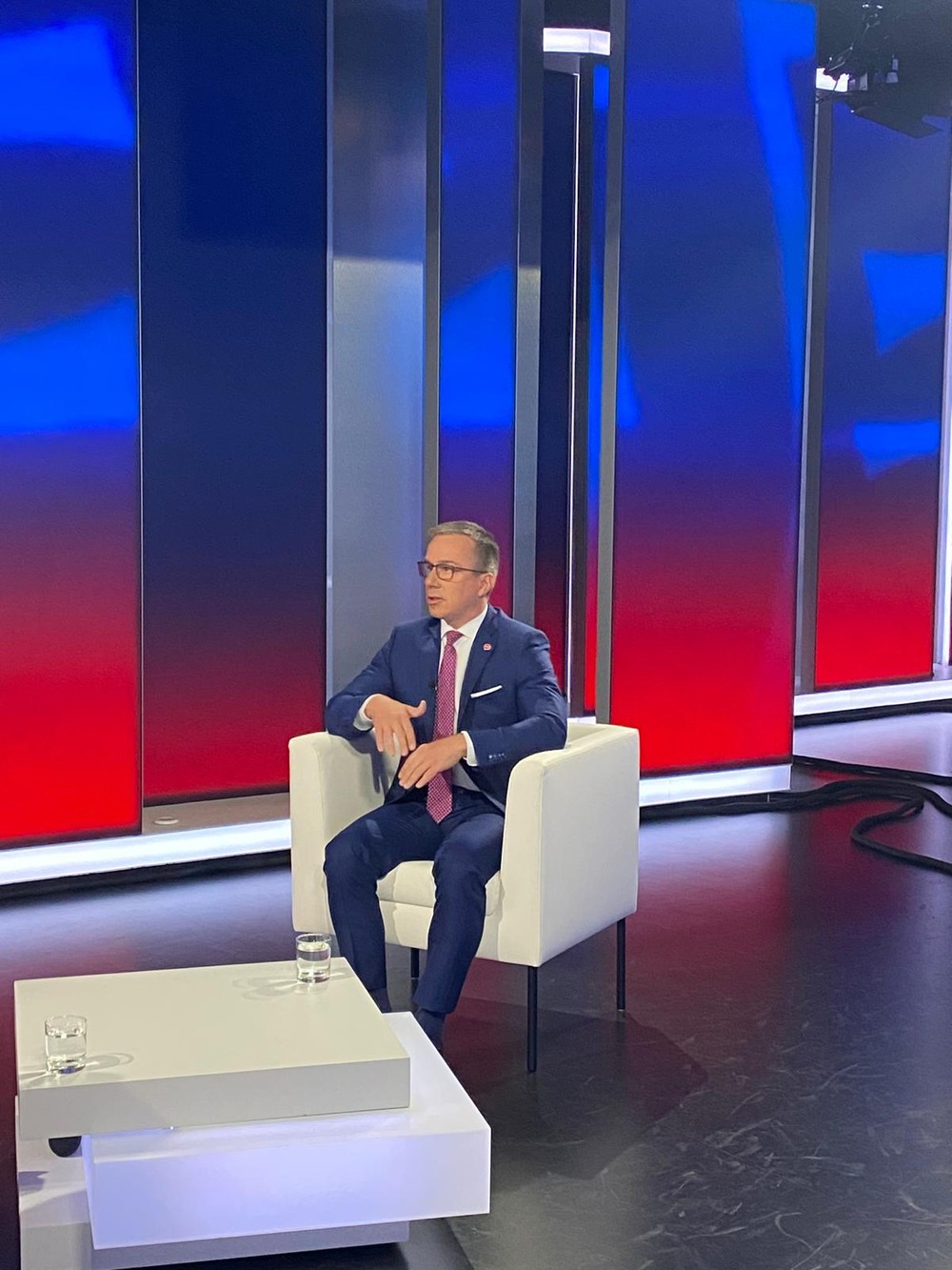 erik tomas v politika 24