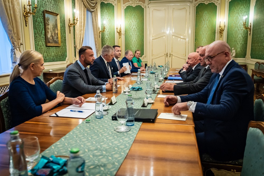 Rokovanie premiéra Fica a akcionárov obchodných spoločností JESS, a.s., JAVYS, a.s. a českej energetickej spoločnosti ČEZ, a.s.