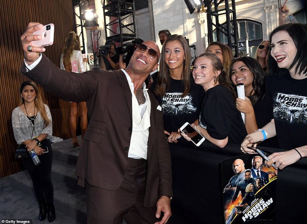 Dwayne Johnson s fanúšikmi