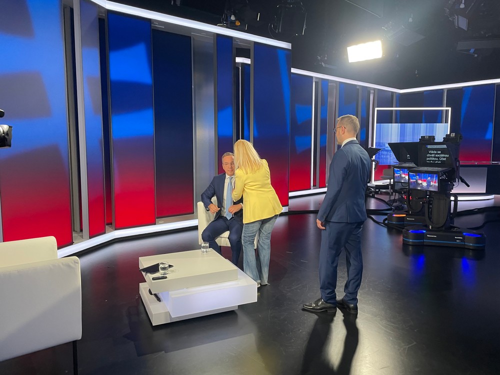 Politika 24 - Erik Tomáš