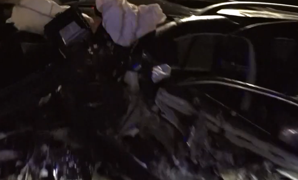 Osobné auto narazilo do betónového stĺpa 8
