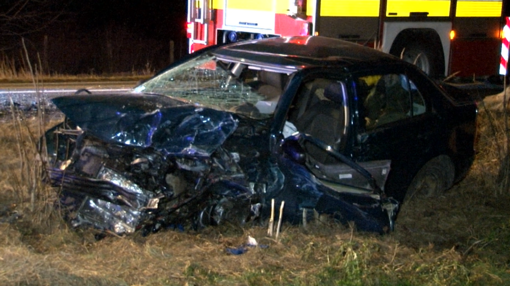 Tragická večerná nehoda. Pri čelnej zrážke vyhasli životy oboch vodičov
