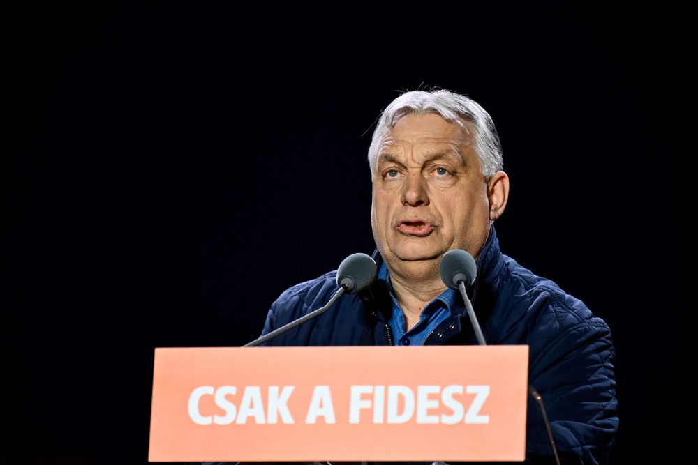 Mítingy Fideszu a TISZA deň pred voľbami v Maďarsku