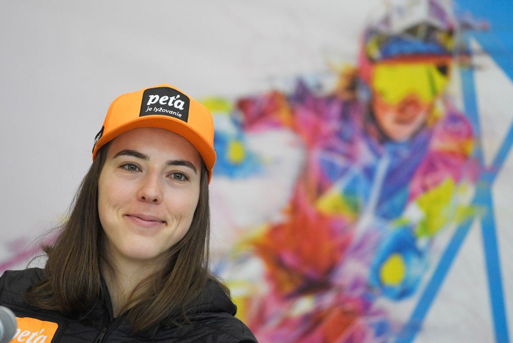 Slovenská lyžiarka Petra Vlhová na tlačovej konferencii pred pretekmi Svetového pohára alpských lyžiarok vo Flachau a v Jasnej