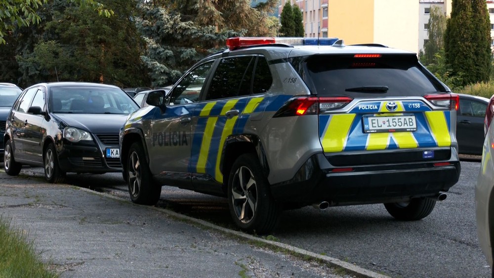 žena chcela vyskočiť z okna (10)