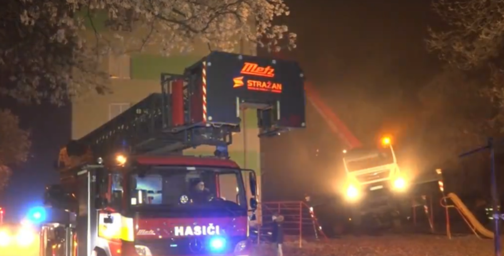 Do bytovky v Svite narazila plošina