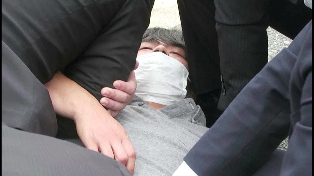 [multi] podozrivy y vrazdy abeho 2004